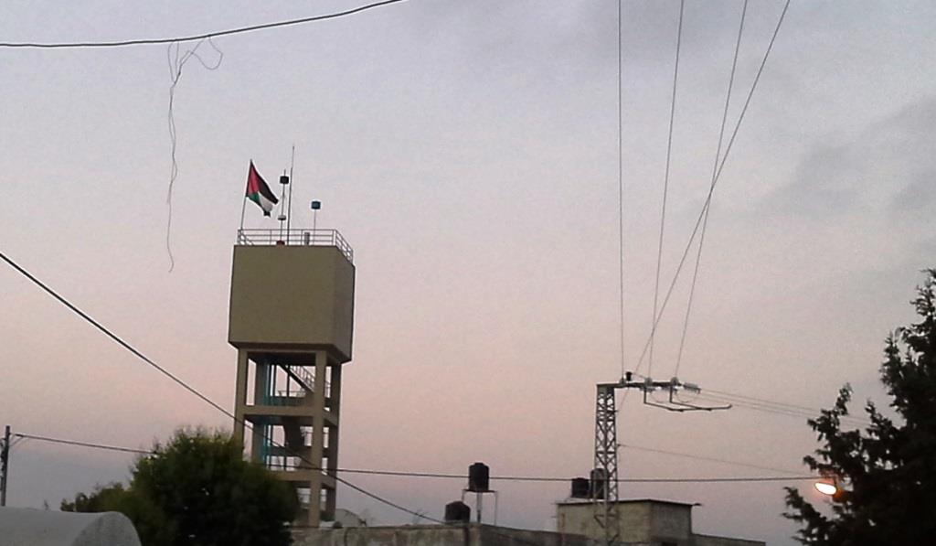 19-6-16 006 . The Palestinian flag on thewater -tower waves proudly_0.jpg