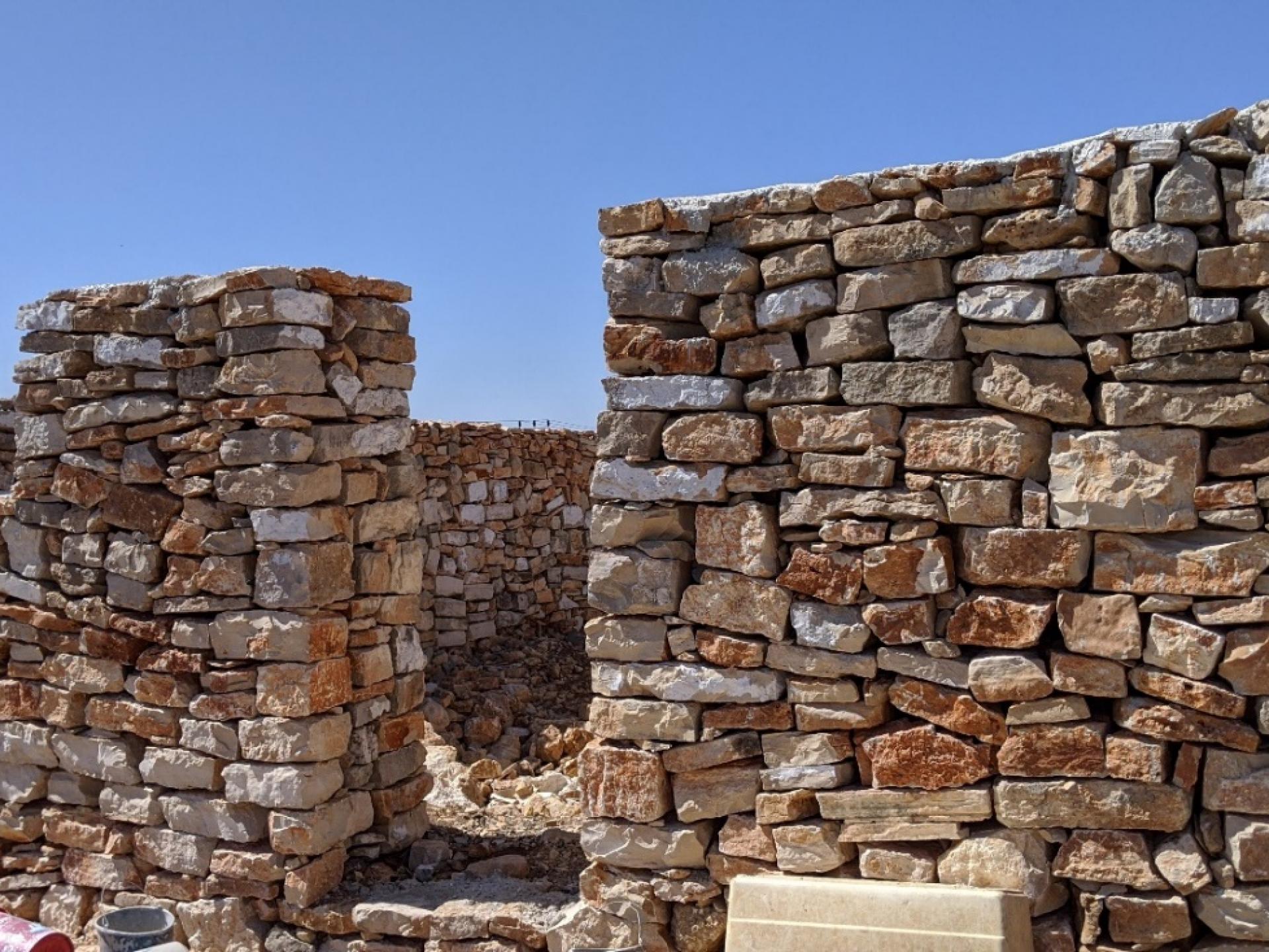 בניה מסורתית עתיקה באבן ללא בטון בחרבת בית זכריה