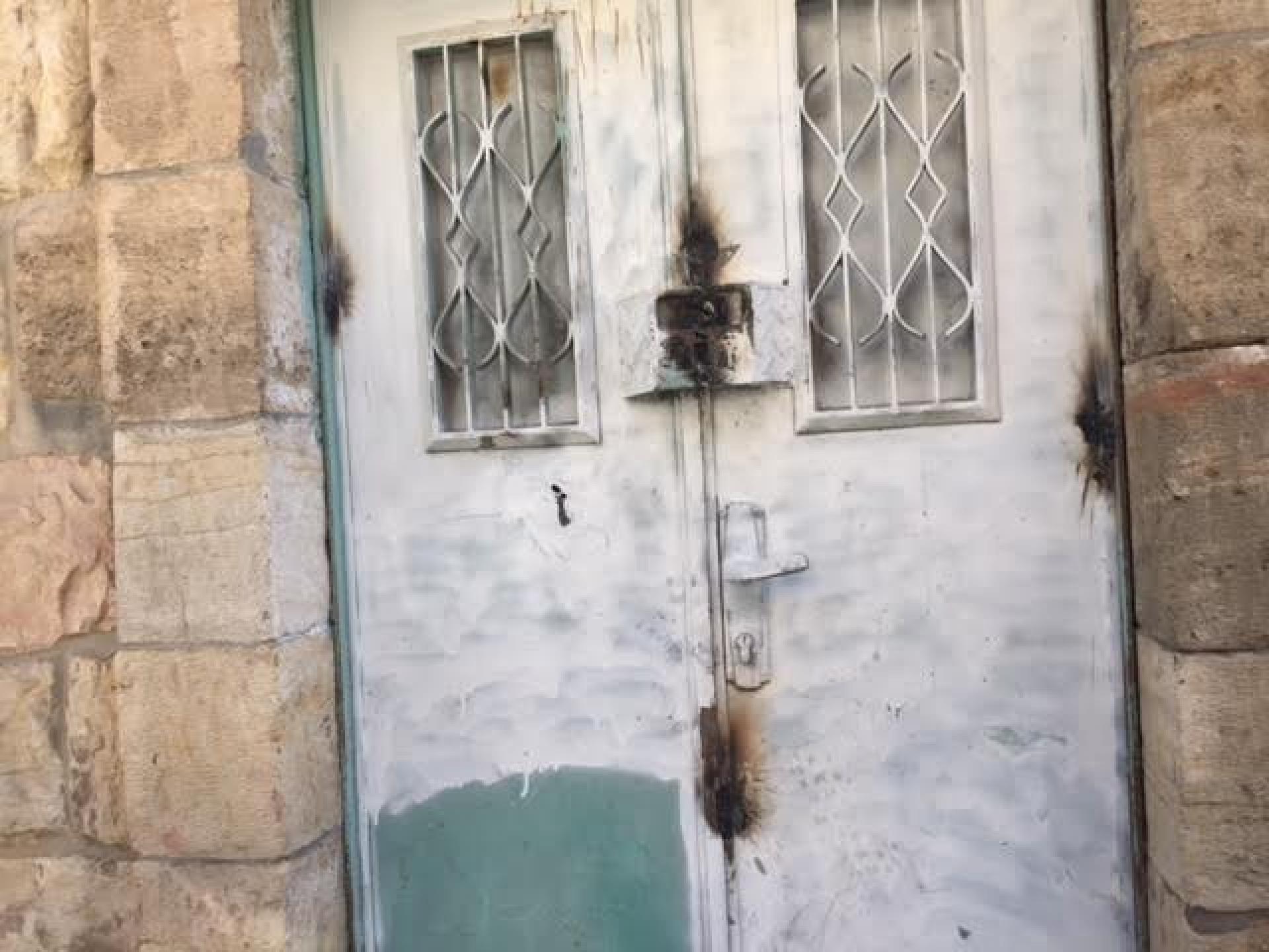 הדלת המרותכת מחדש ברחוב השוהדא