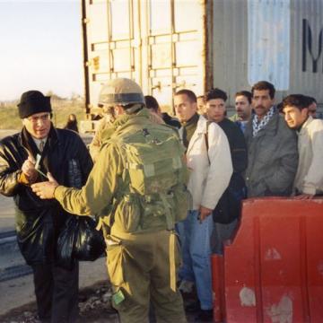 Qalandiya checkpoint 2002