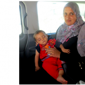 תינוק ואמו שוחררו מאשפוז בביה"ח מוקאסד בדרך הביתה לעזה