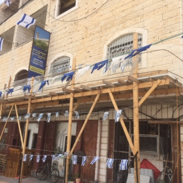חברון, בית המריבה: המתנחלים משפצים שם דירות ואת כל הקומה למטה