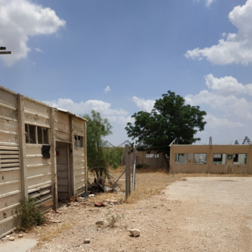 בקעת הירדן:  מחנה נטוש ליד מחסום תיאסיר