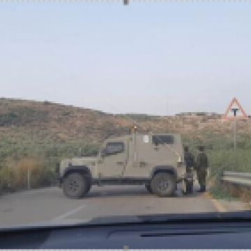בכניסה לעיירה ברטעה: ג'יפ צבאי חוסם מעבר סחורות שעברו בפרצות הגדר