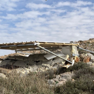 הריסות המבנה שבנה מתנחל על אדמה פלסטינית