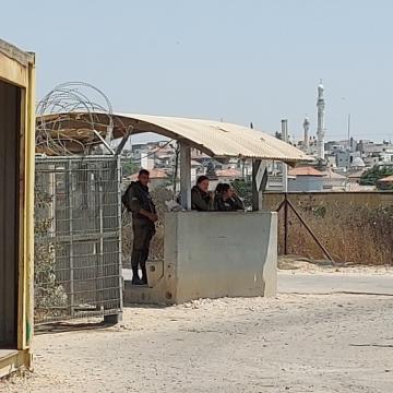 חיילים משועממים במחסום חבלה 