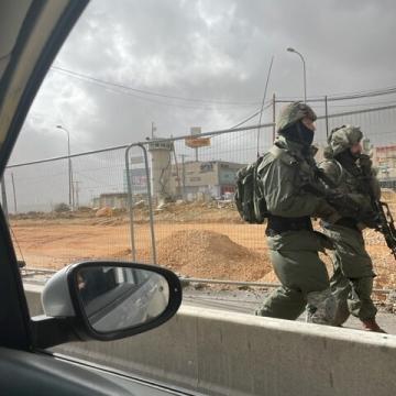 מתץ"ק עציון: חיילים רודפים אחרי פלסטיני שעלה על הכביש שלהם