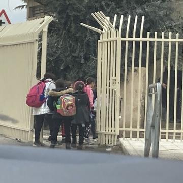 הילדים משתחררים בשעה עשר מבית ספר 