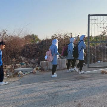 מחסום טורה: תלמידים עוברים לבית הספר בטורה