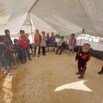 ספאיי, מסאפר יטא - הילדים באוהל בית הספר
