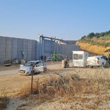 Does the huge separation wall close the West Bank or Israel?