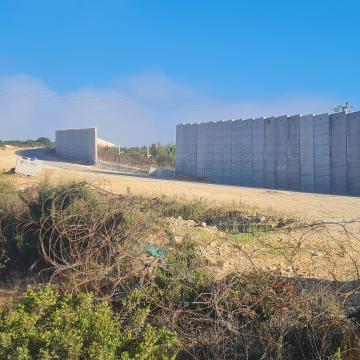 קטע החומה שעוד לא נבנה במחסום עאנין