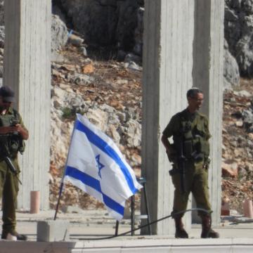 Burin: soldiers are guarding the settlers