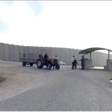 Aanin checkpoint blocked by the separation wall, August 23