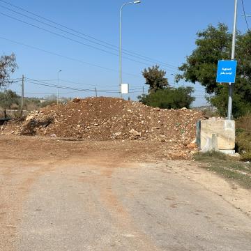Obstructions at the entrance to the village of Luban a Sharqiya