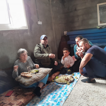 שעב אל-בוטום - ארוחת צהריים עם משפחתה של לילה ג'אברין