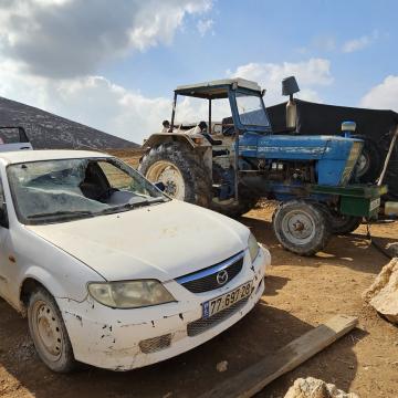 The Mazda and the tractor that broke on the night of disturbances in Khirbet Tiran