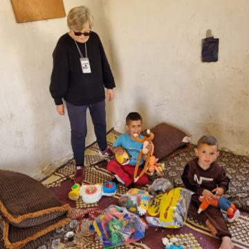 Rahwe - at the Altaka family.  The children with the toys we brought